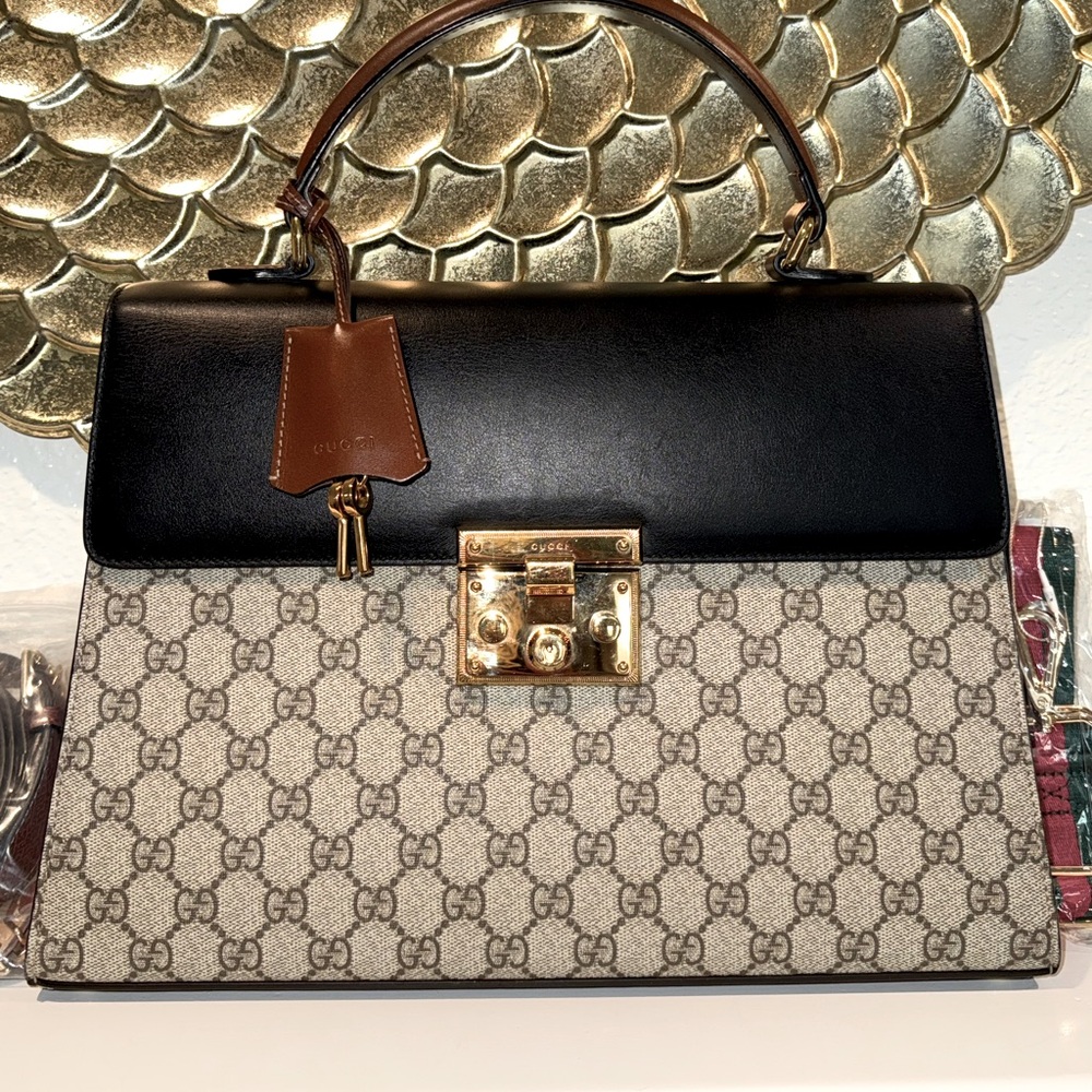 GUCCI GG SUPREME MONOGRAM PADLOCK HANDBAG MEDIUM-🔥STUNNING BOSS LADY BAG🔥 - Picture 2 of 16